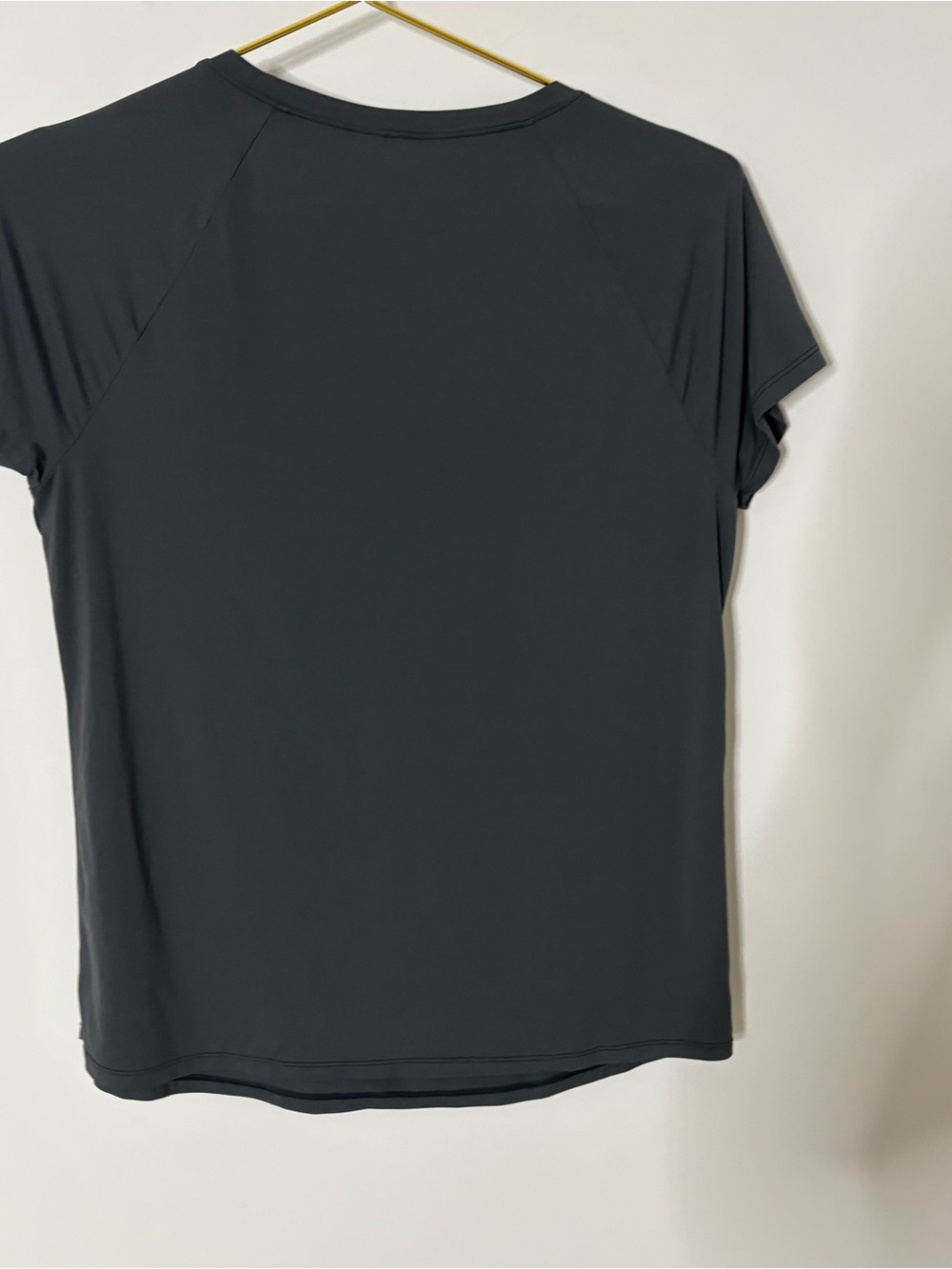 Alo Yoga silky lightweight dark grey tee - Picture 3 of 3